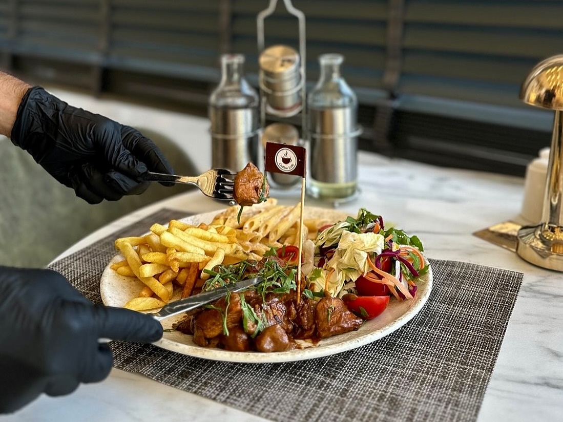 Cafe De Paris Soslu Chicken
