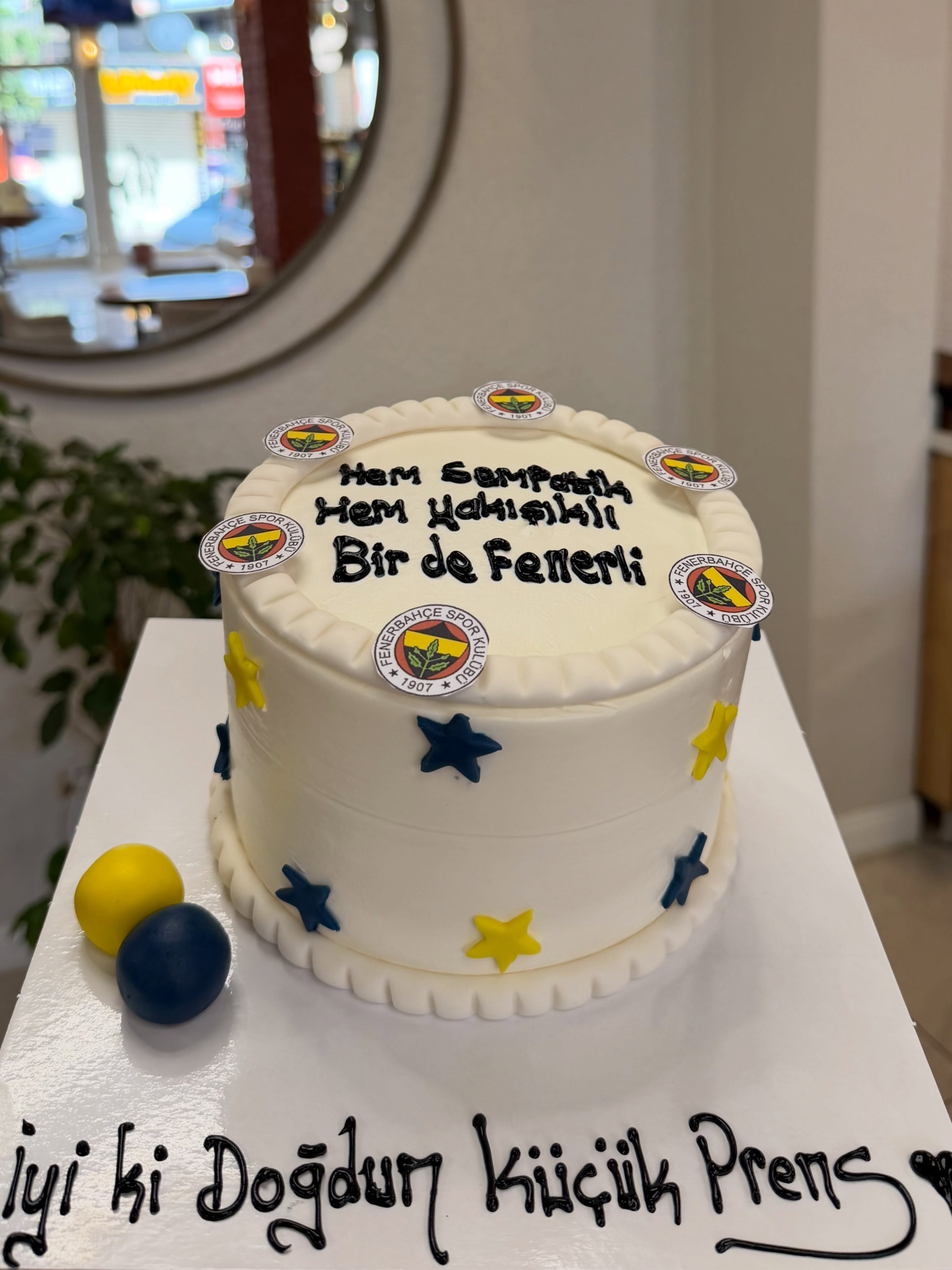 Fenerbahçe Temalı Doğum Günü Pastası — Nehir Pastanesi